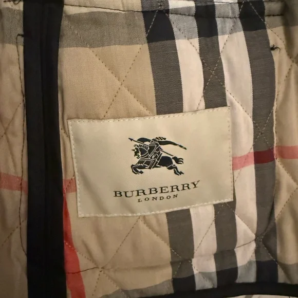 Burberry Black Quilted  Jacket - Picture 3 of 8